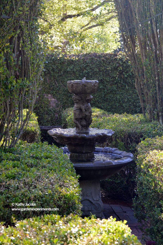 Fountain in the middle of the boxwood maze at Colonnade Garden